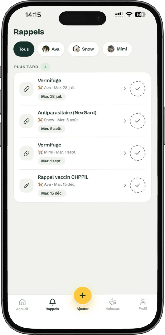 Liste des rappels de soins dans l'application mobile Pattes : vaccins, vermifuge et antiparasitaires planifiés avec notifications
